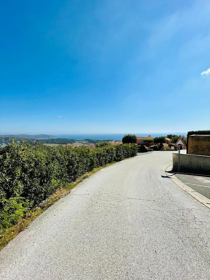 Superbe T2 Avec Vue Mer Et Piscine La Croix-Valmer 0*,